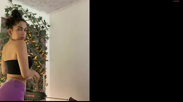 Snapshot of sara_smith45 chatting on 26, 12, 2024 sara smith45 online show from 26, 12, 2024