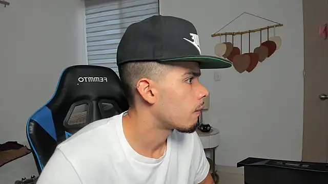 mateoleonee online show from 14, 2, 2026