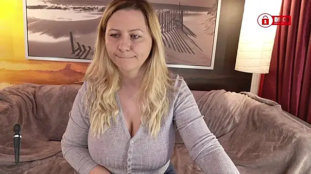 Snapshot of BigBoobsARRI chatting on 5, 3, 2025 BigBoobsARRI online show from 5, 3, 2025