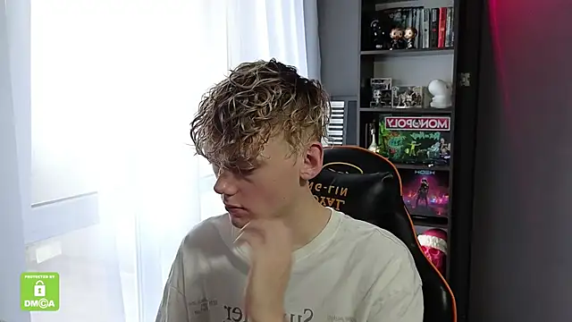 Snapshot of Keytaro chatting on 27, 10, 2025 Keytaro online show from 27, 10, 2025