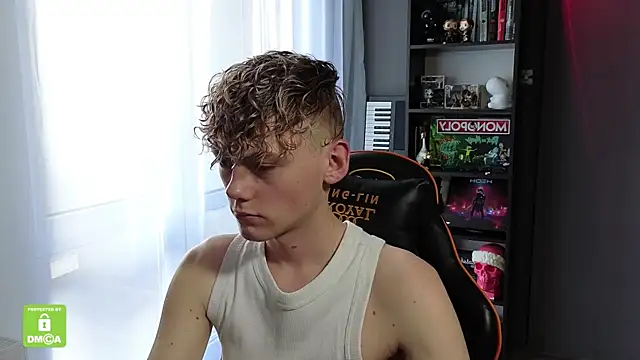 Snapshot of Keytaro chatting on 28, 10, 2025 Keytaro online show from 28, 10, 2025