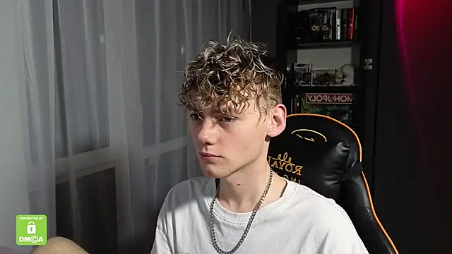 Snapshot of Keytaro chatting on 7, 11, 2025 Keytaro online show from 7, 11, 2025