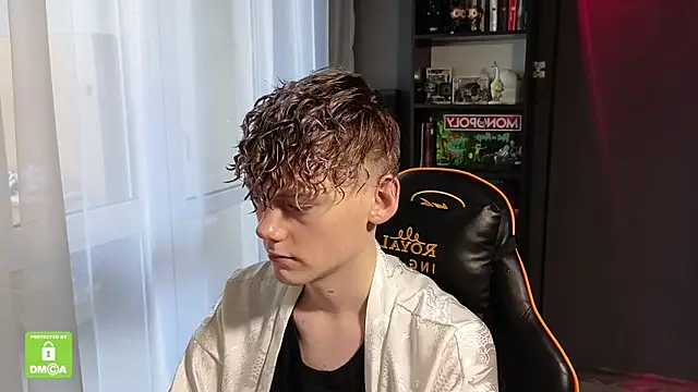 Snapshot of Keytaro chatting on 9, 11, 2025 Keytaro online show from 9, 11, 2025