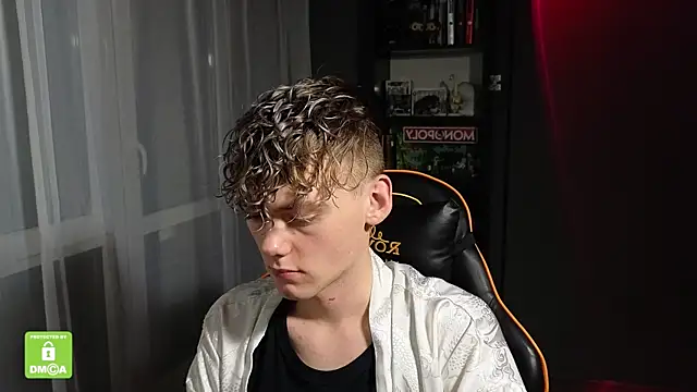 Snapshot of Keytaro chatting on 10, 11, 2025 Keytaro online show from 10, 11, 2025