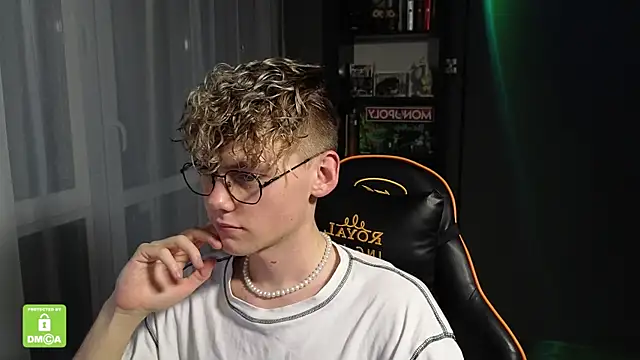 Snapshot of Keytaro chatting on 11, 11, 2025 Keytaro online show from 11, 11, 2025