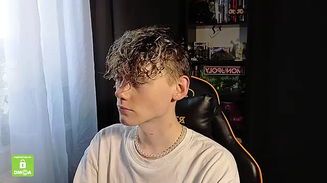 Snapshot of Keytaro chatting on 15, 12, 2025 Keytaro online show from 15, 12, 2025