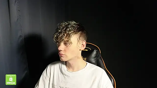 Snapshot of Keytaro chatting on 12, 1, 2026 Keytaro online show from 12, 1, 2026