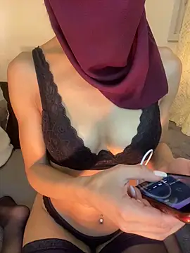 Beautiful arab online show from 4, 1, 2025