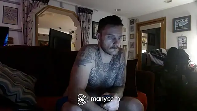 UnCuTupTheBuTT online show from 13, 10, 2025