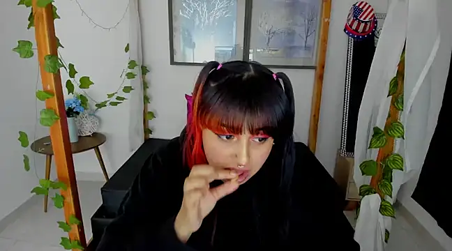 Snapshot of lussyevans24 chatting on 17, 1, 2025 lussyevans24 online show from 17, 1, 2025