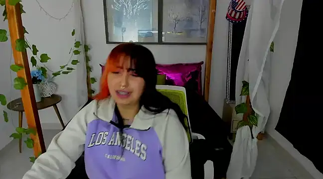 Snapshot of lussyevans24 chatting on 21, 1, 2025 lussyevans24 online show from 21, 1, 2025
