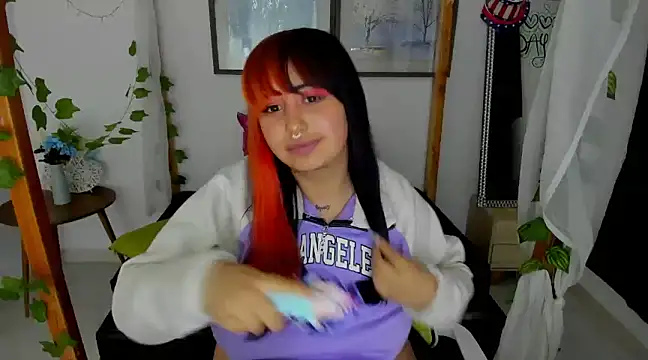 Snapshot of lussyevans24 chatting on 21, 1, 2025 lussyevans24 online show from 21, 1, 2025
