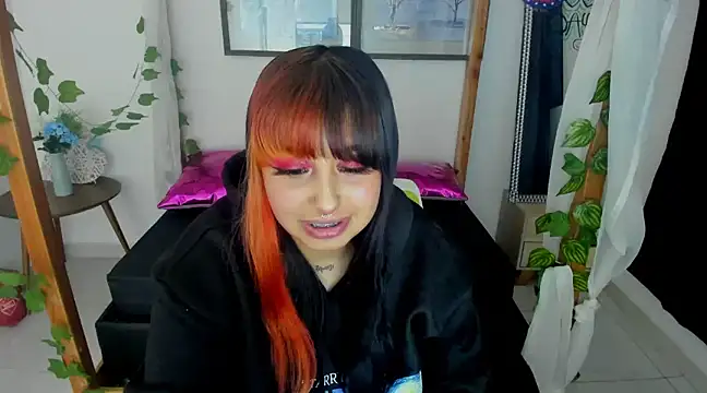 Snapshot of lussyevans24 chatting on 22, 1, 2025 lussyevans24 online show from 22, 1, 2025