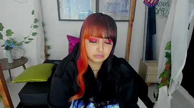 Snapshot of lussyevans24 chatting on 22, 1, 2025 lussyevans24 online show from 22, 1, 2025