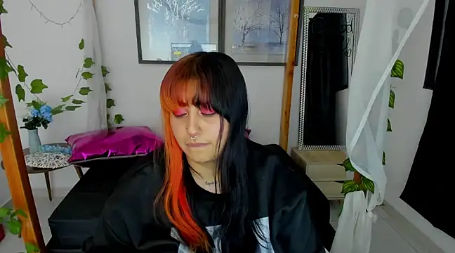 Snapshot of lussyevans24 chatting on 23, 1, 2025 lussyevans24 online show from 23, 1, 2025