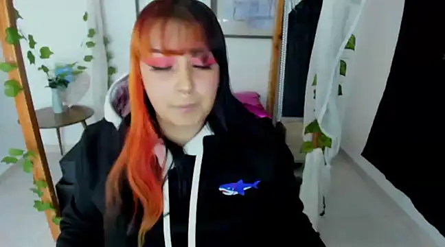 Snapshot of lussyevans24 chatting on 24, 1, 2025 lussyevans24 online show from 24, 1, 2025