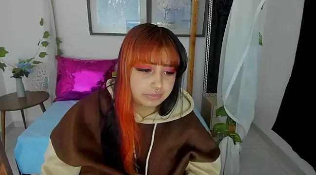 Snapshot of lussyevans24 chatting on 28, 1, 2025 lussyevans24 online show from 28, 1, 2025