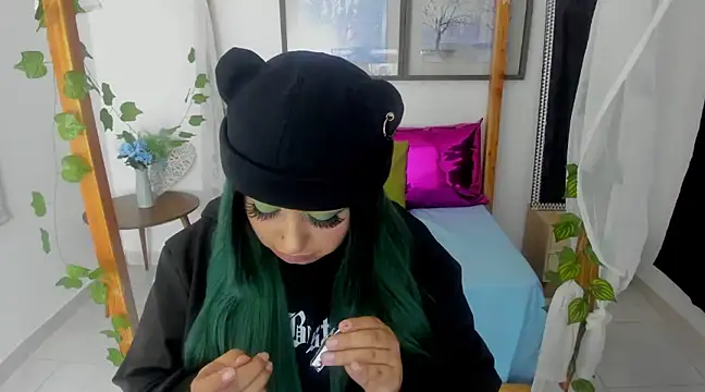 Snapshot of lussyevans24 chatting on 1, 2, 2025 lussyevans24 online show from 1, 2, 2025