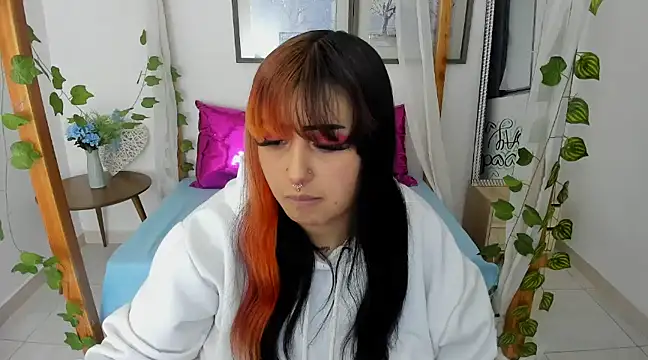 Snapshot of lussyevans24 chatting on 5, 2, 2025 lussyevans24 online show from 5, 2, 2025