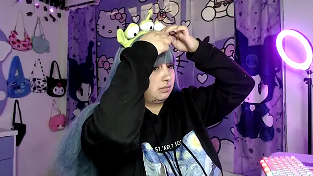 Snapshot of lussyevans24 chatting on 20, 10, 2025 lussyevans24 online show from 20, 10, 2025