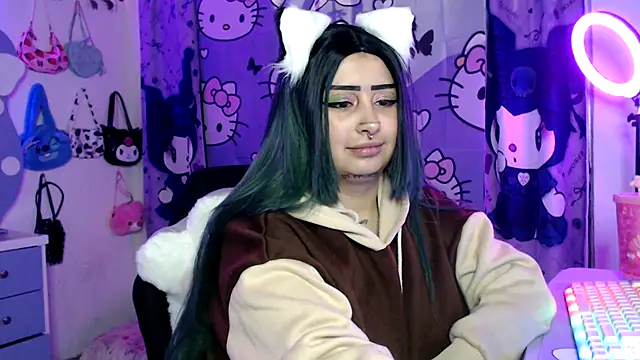 Snapshot of lussyevans24 chatting on 23, 10, 2025 lussyevans24 online show from 23, 10, 2025