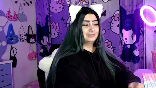 Snapshot of lussyevans24 chatting on 24, 10, 2025 lussyevans24 online show from 24, 10, 2025