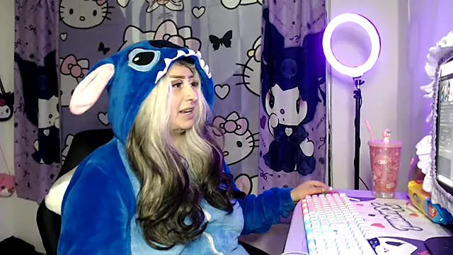 Snapshot of lussyevans24 chatting on 11, 11, 2025 lussyevans24 online show from 11, 11, 2025