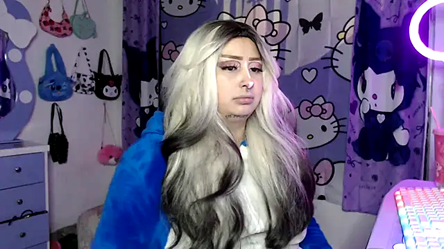 Snapshot of lussyevans24 chatting on 14, 11, 2025 lussyevans24 online show from 14, 11, 2025