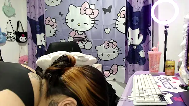 Snapshot of lussyevans24 chatting on 23, 11, 2025 lussyevans24 online show from 23, 11, 2025