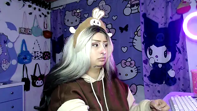 Snapshot of lussyevans24 chatting on 30, 11, 2025 lussyevans24 online show from 30, 11, 2025