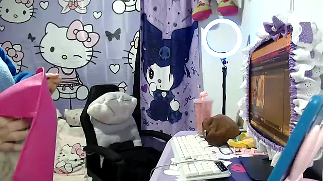 Snapshot of lussyevans24 chatting on 4, 12, 2025 lussyevans24 online show from 4, 12, 2025