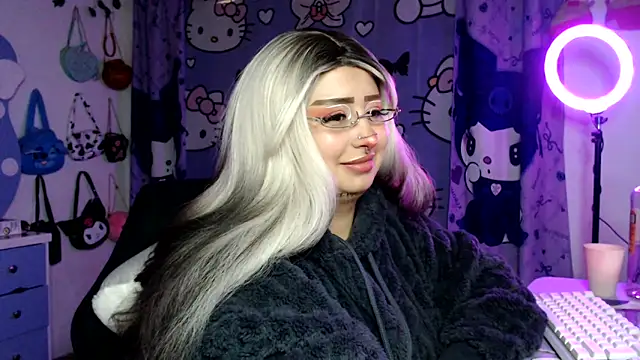 Snapshot of lussyevans24 chatting on 2, 3, 2026 lussyevans24 online show from 2, 3, 2026
