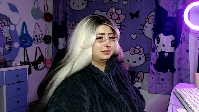 Snapshot of lussyevans24 chatting on 2, 3, 2026 lussyevans24 online show from 2, 3, 2026