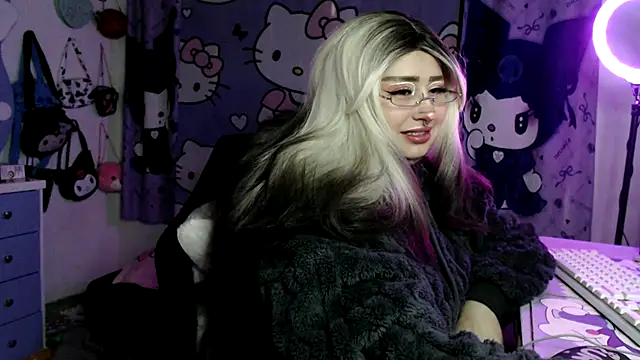 Snapshot of lussyevans24 chatting on 25, 3, 2026 lussyevans24 online show from 25, 3, 2026