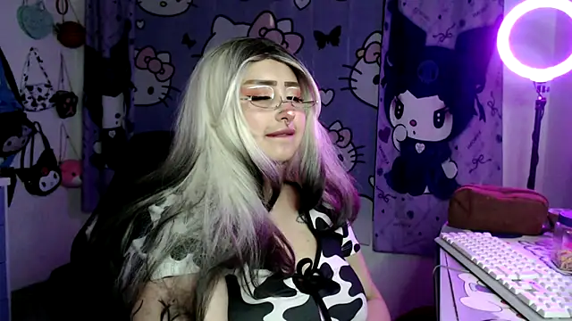 Snapshot of lussyevans24 chatting on 27, 3, 2026 lussyevans24 online show from 27, 3, 2026