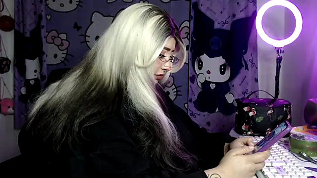Snapshot of lussyevans24 chatting on 1, 4, 2026 lussyevans24 online show from 1, 4, 2026