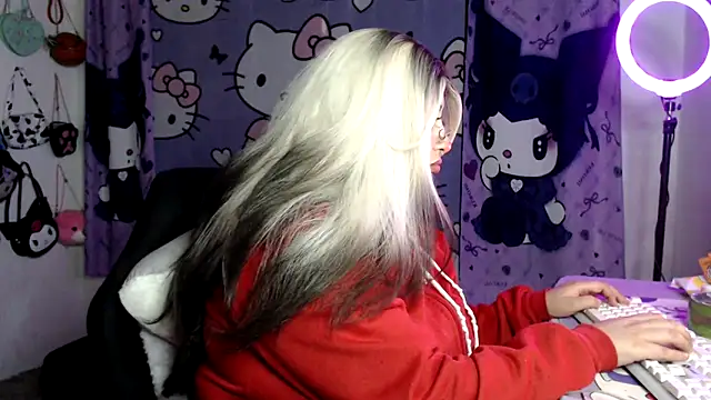 Snapshot of lussyevans24 chatting on 2, 4, 2026 lussyevans24 online show from 2, 4, 2026