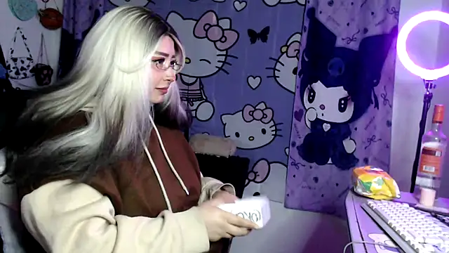 Snapshot of lussyevans24 chatting on 8, 4, 2026 lussyevans24 online show from 8, 4, 2026