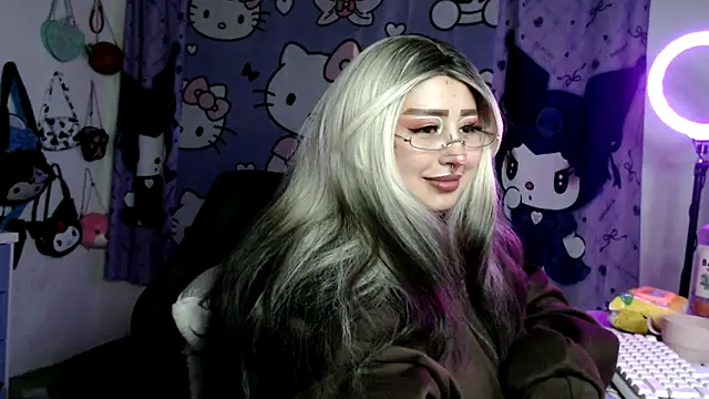 Snapshot of lussyevans24 chatting on 9, 4, 2026 lussyevans24 online show from 9, 4, 2026