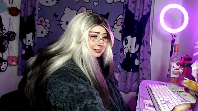 Snapshot of lussyevans24 chatting on 19, 4, 2026 lussyevans24 online show from 19, 4, 2026