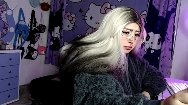 Snapshot of lussyevans24 chatting on 24, 4, 2026 lussyevans24 online show from 24, 4, 2026