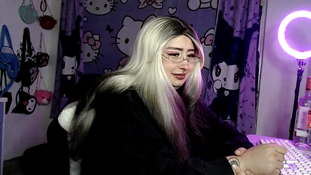 Snapshot of lussyevans24 chatting on 25, 4, 2026 lussyevans24 online show from 25, 4, 2026