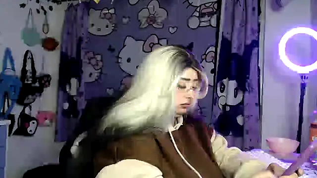 Snapshot of lussyevans24 chatting on 30, 4, 2026 lussyevans24 online show from 30, 4, 2026