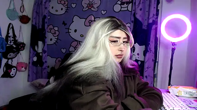Snapshot of lussyevans24 chatting on 15, 5, 2026 lussyevans24 online show from 15, 5, 2026