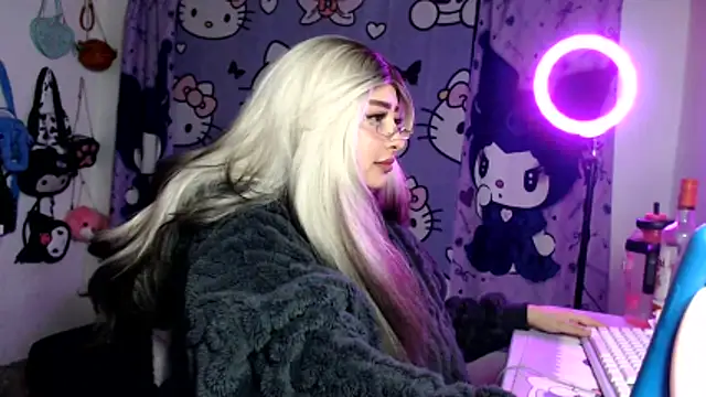 Snapshot of lussyevans24 chatting on 30, 5, 2026 lussyevans24 online show from 30, 5, 2026