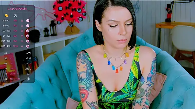 Snapshot of My_toys_pink chatting on 12, 12, 2024 My toys pink online show from 12, 12, 2024