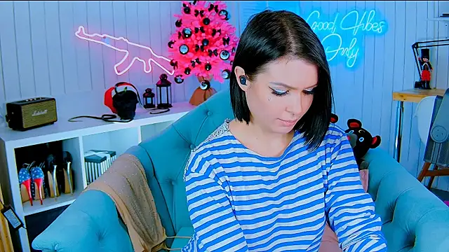 Snapshot of My_toys_pink chatting on 4, 1, 2025 My toys pink online show from 4, 1, 2025