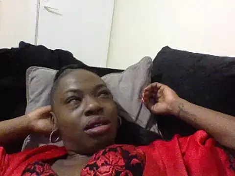 Snapshot of Cinderella_Jewels_ chatting on 1, 1, 2025 Cinderella Jewels online show from 1, 1, 2025