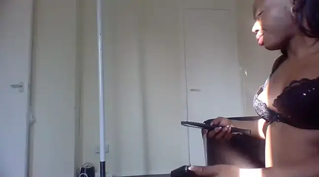 Snapshot of Cinderella_Jewels_ chatting on 5, 3, 2025 Cinderella Jewels online show from 5, 3, 2025