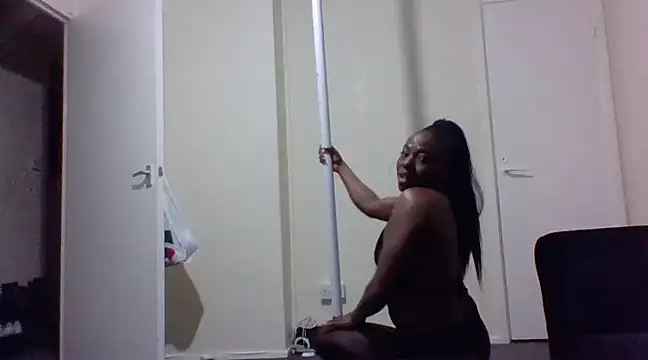 Snapshot of Cinderella_Jewels_ chatting on 6, 3, 2025 Cinderella Jewels online show from 6, 3, 2025